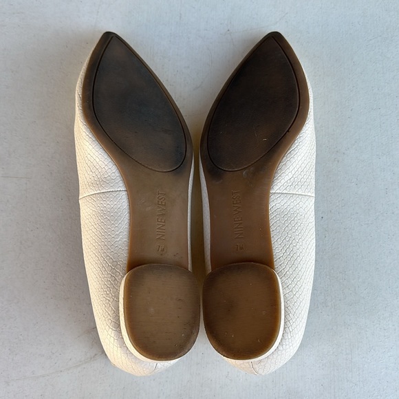NINE WEST | White Vegan Embossed Snakeskin Pointy Flats - Picture 7 of 9